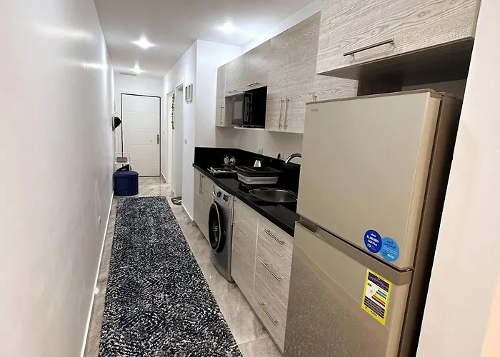 شقة 2 Bed Flat - Sleeps 6 - Pool - Parking - Wifi الغردقة