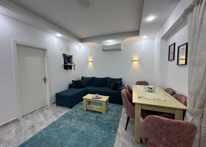 شقة 2 Bed Flat - Sleeps 6 - Pool - Parking - Wifi الغردقة